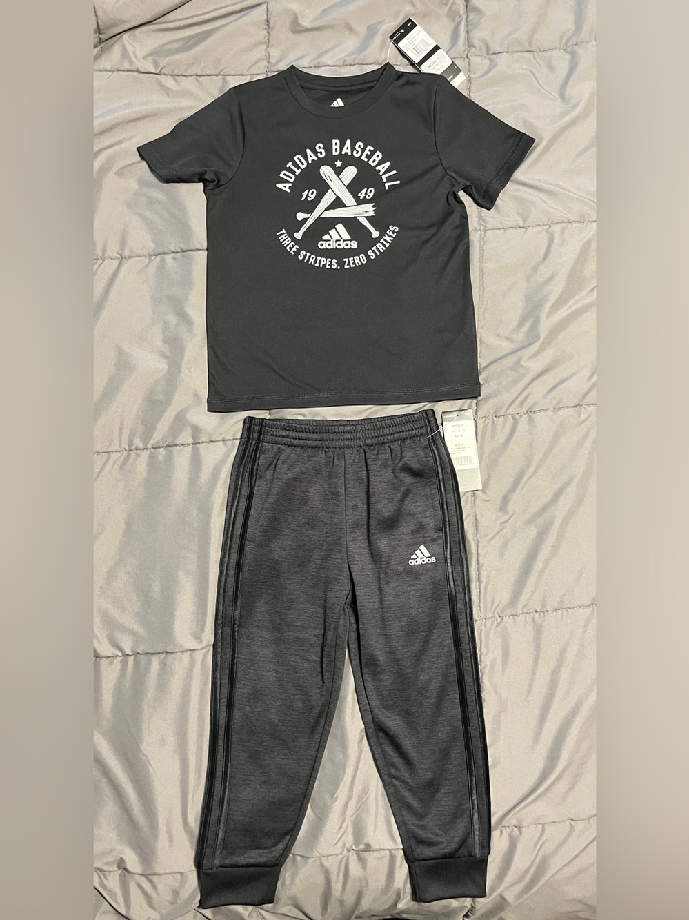 Boys Adidas baseball jogger sweatpant tee shirt outfit, size 4